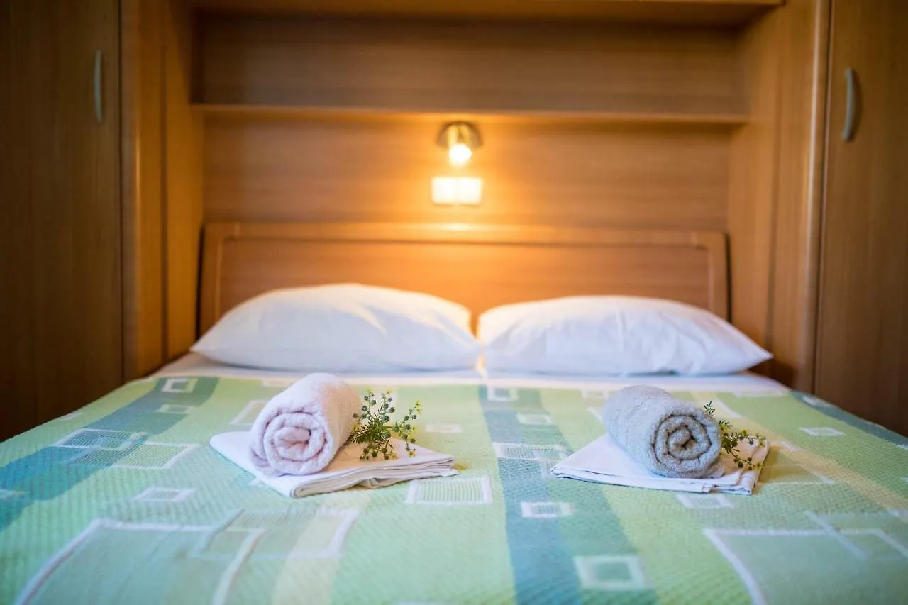 Apartments Dania Lopar