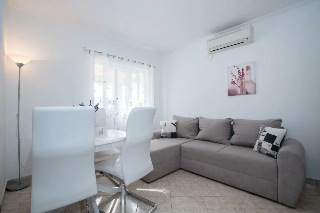 Apartments Dania Lopar