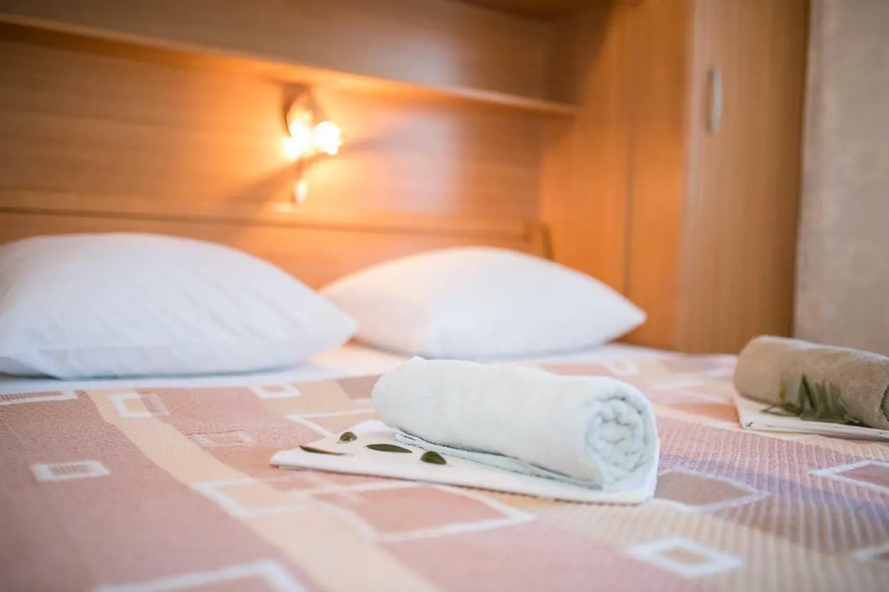 Apartments Dania Lopar