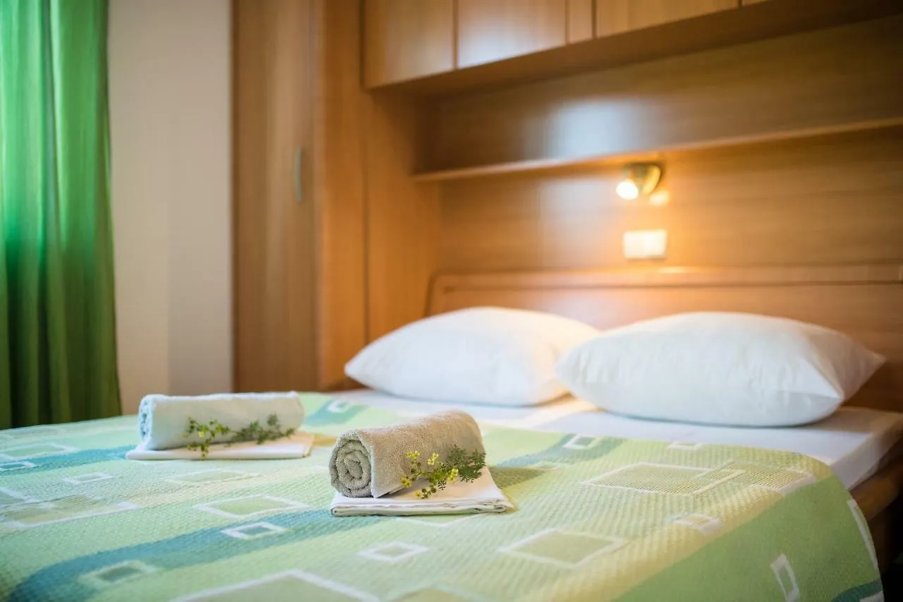 Apartments Dania Lopar