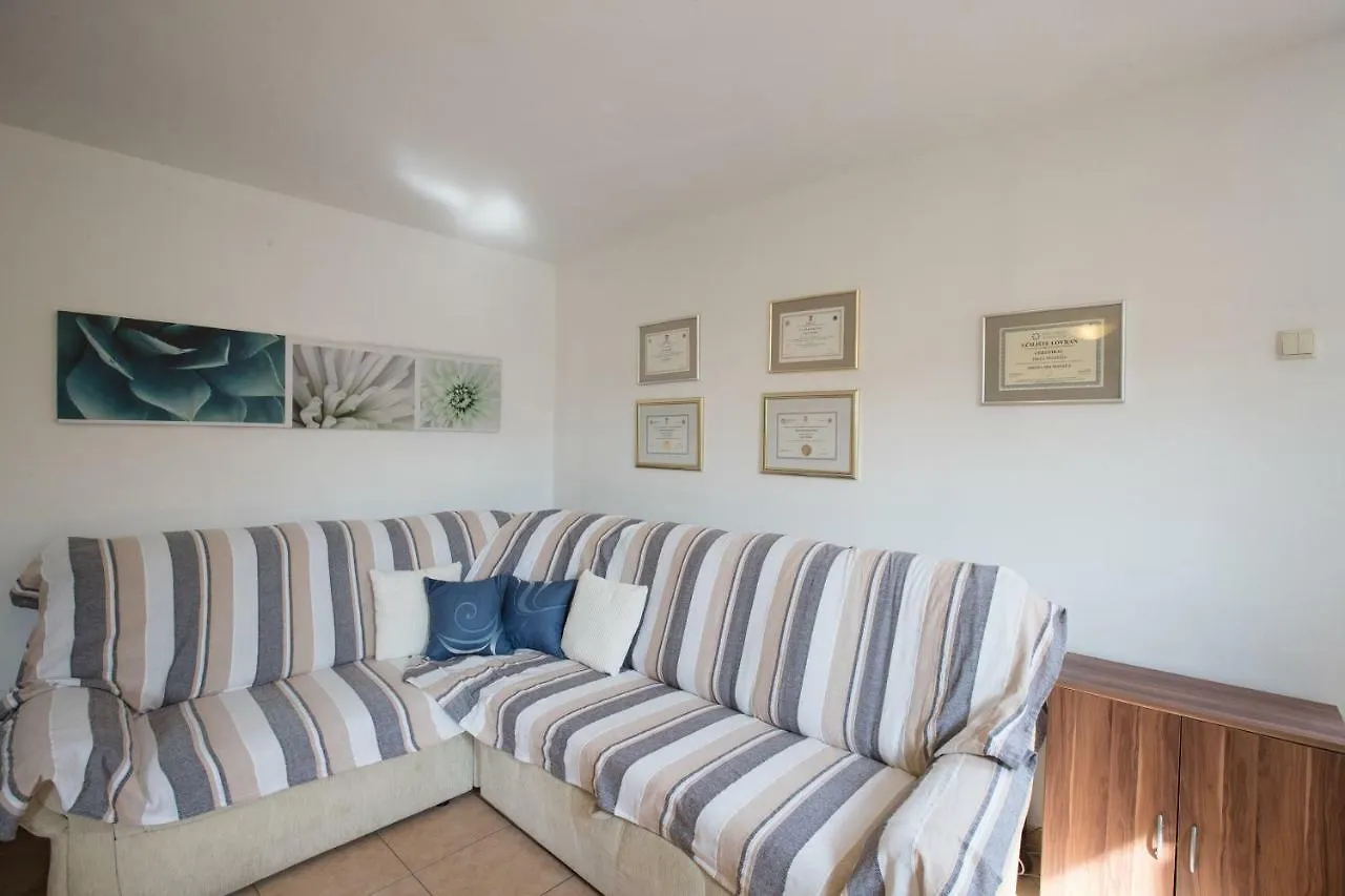 Apartments Dania Lopar