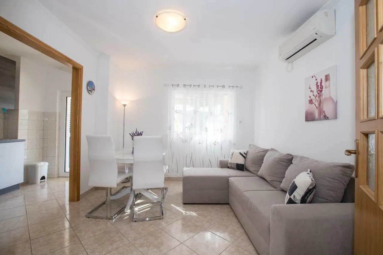 Apartments Dania Lopar