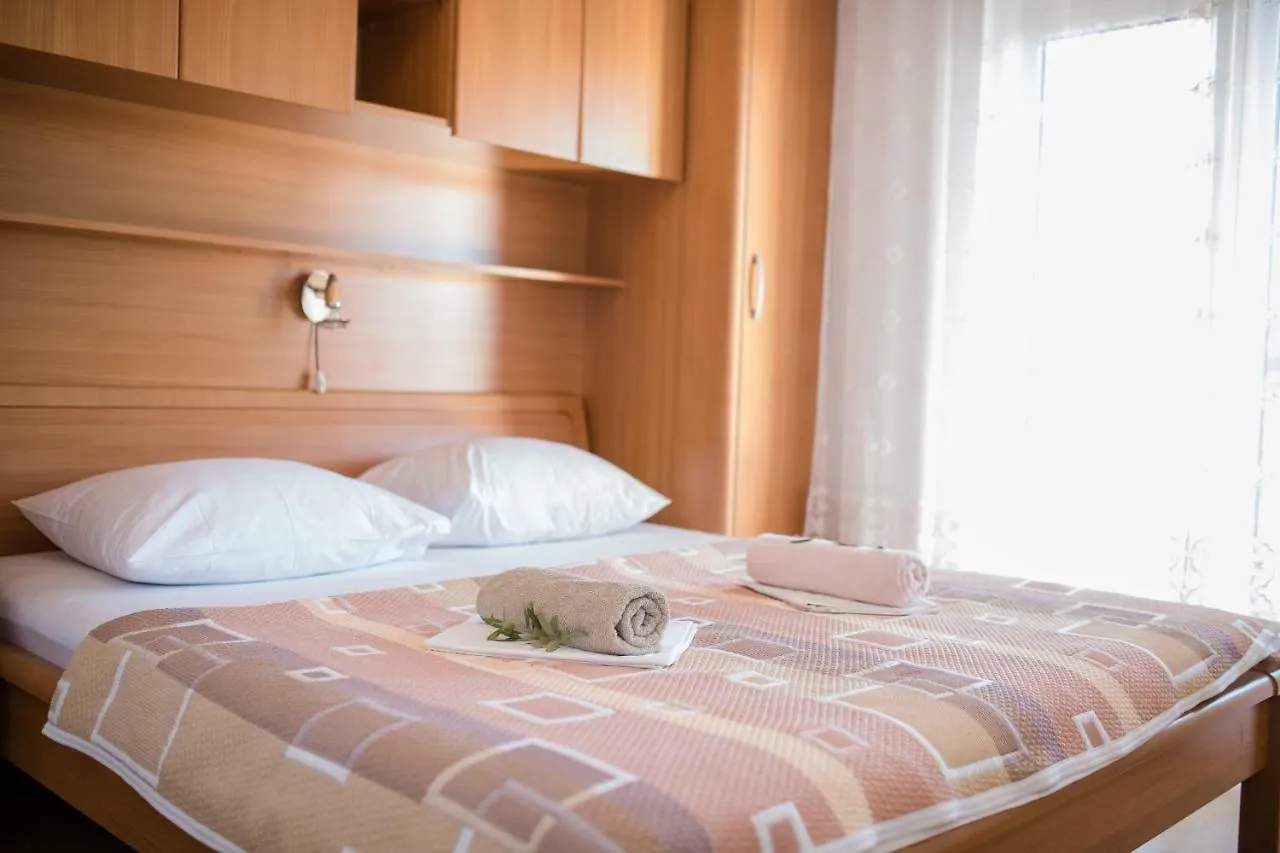 Apartments Dania Lopar